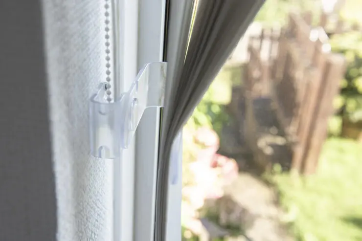 Holding back blinds
