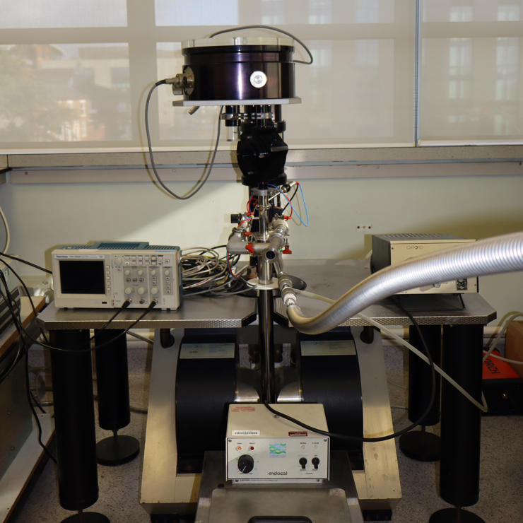 Faraday magnetometer with a continuous flow cryostat in the Synthetic Quantum Materials Laboratories