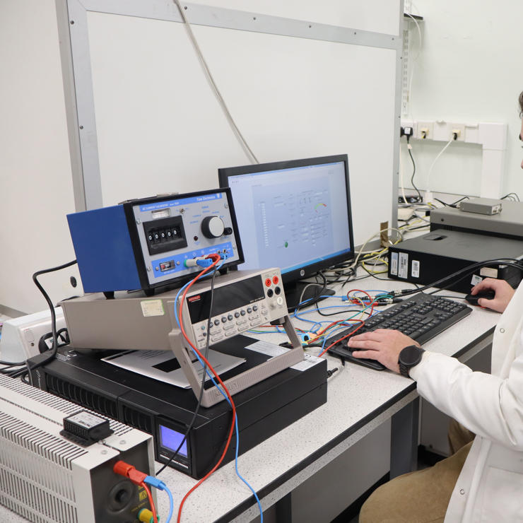 Student setting up a Labview routine for low temperature ac calorimetry measurements in the Synthetic Quantum Materials Laboratories