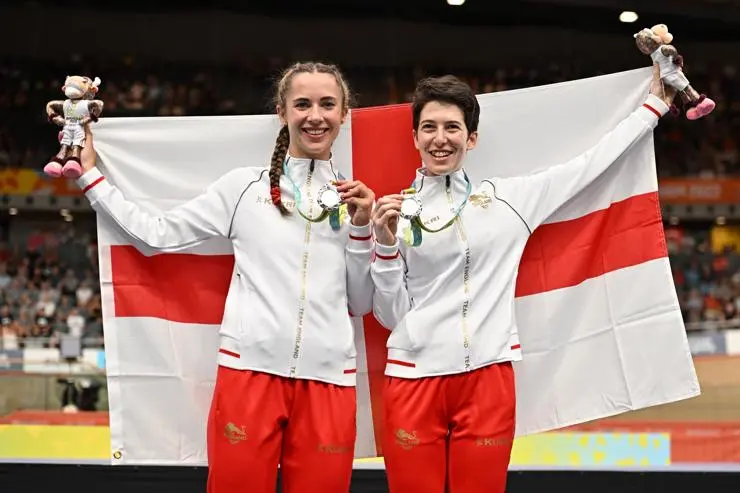 Georgia (left) and Sophie Unwin won silver in the tandem time trial at the 2022 Commonwealth Games in Birmingham 