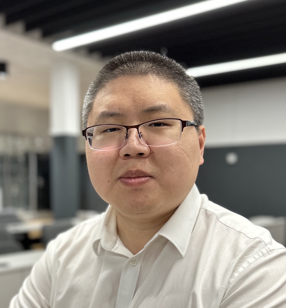 Headshot photo of Law student Bozezheng