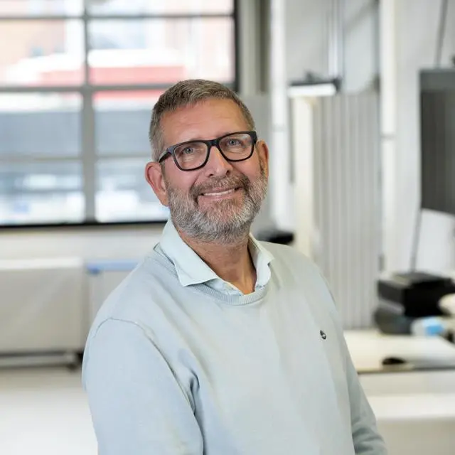 Headshot of Dr Anthony Ashton