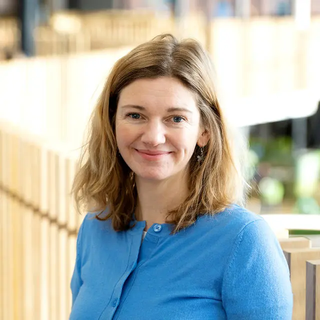 Headshot of Dr Anna Kenyon