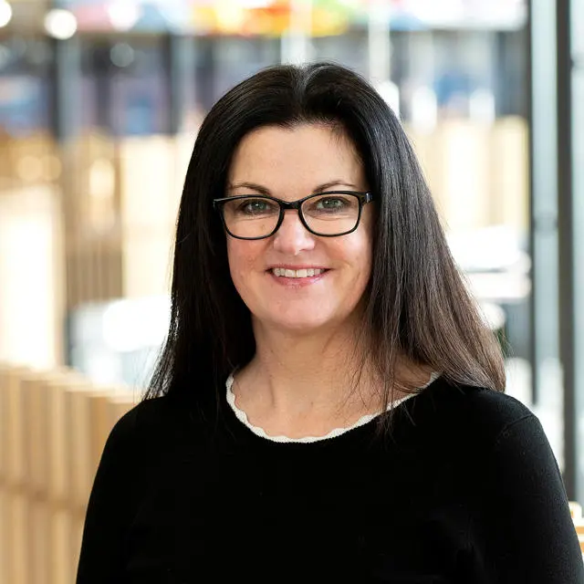 Headshot of Dr Mandy Chalk