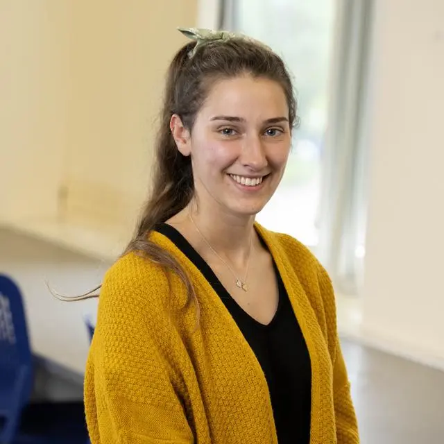 Headshot of Elena Higginson