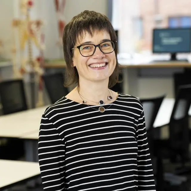 Headshot of Dr Heidi Bickis