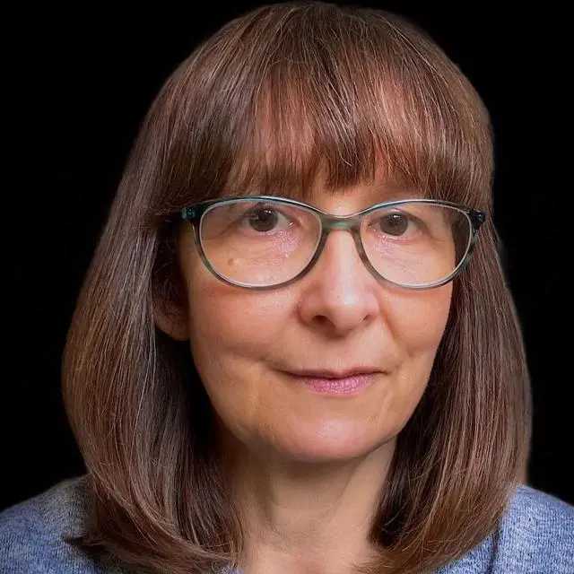 Headshot of Dr Kirstie Coxon