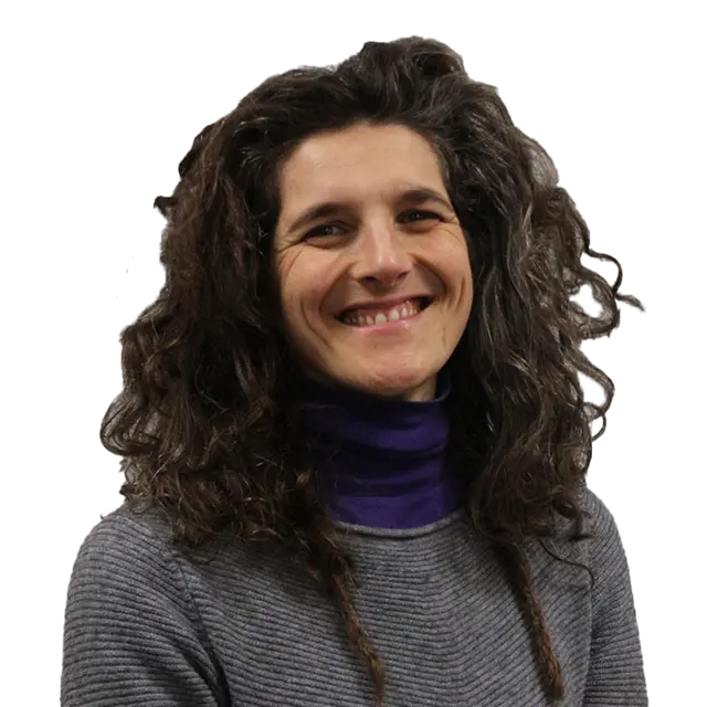 Headshot of Dr Lara Momesso