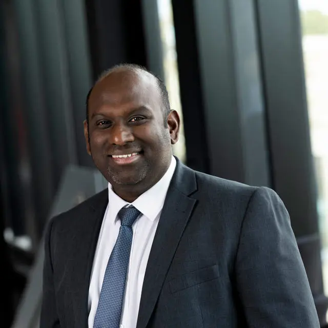 Headshot of Professor Mike Fernando