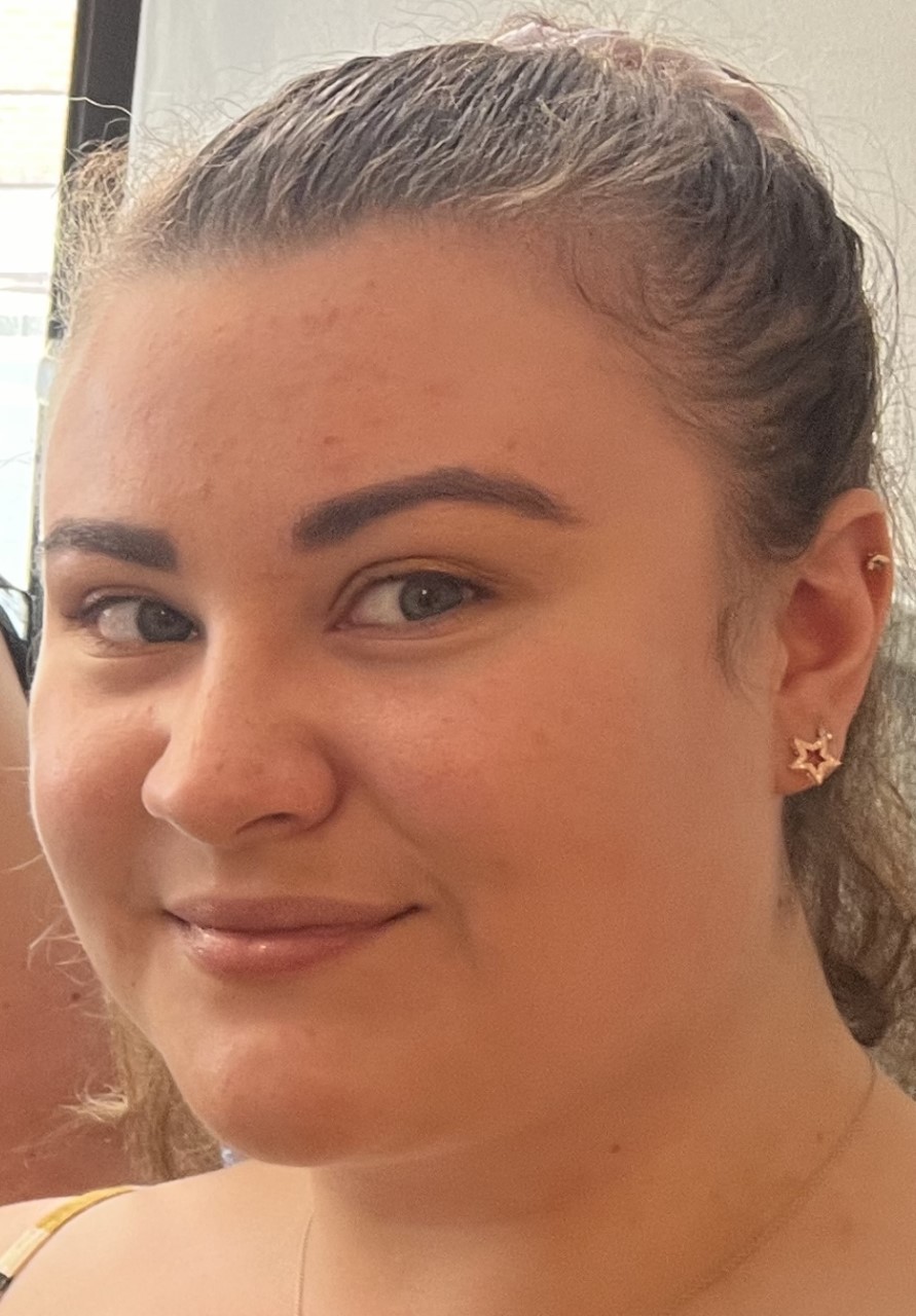 photograph of student hollie russels face for a peer to peer blog