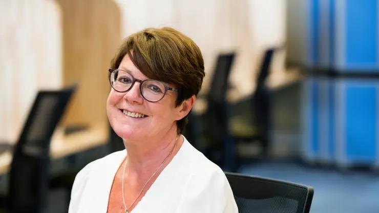 Lynne Barnes, Principal Lecturer in British Sign Language and Deaf Studies