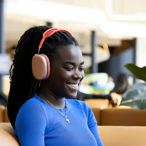 laptop-and-headphones