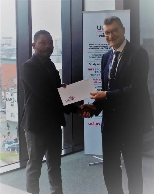 Simon receiving his scholarship award from Vice Chancellor Professor Graham Baldwin