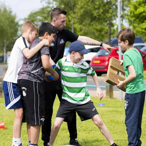 UCLan students run a Healthy School's Project session 