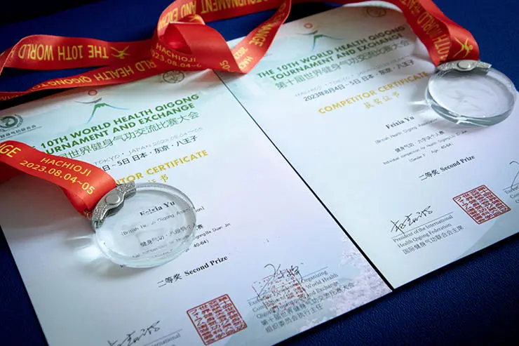 Feixia Yu medal and certificates_800