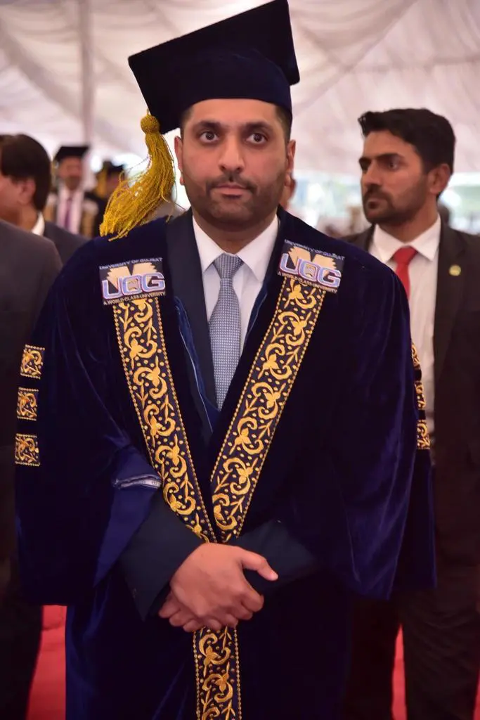 news-Lord Wajid Khan receiving his Honorary Doctorate from the University of Gujrat (2)