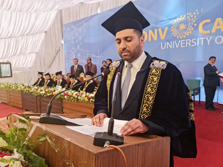 news-Lord Wajid Khan receiving his Honorary Doctorate from the University of Gujrat (3)